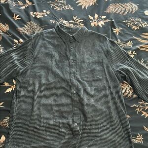 Banana Republic Black and Gray Casual Button Down Shirt. Untucked Fit. Size XL.